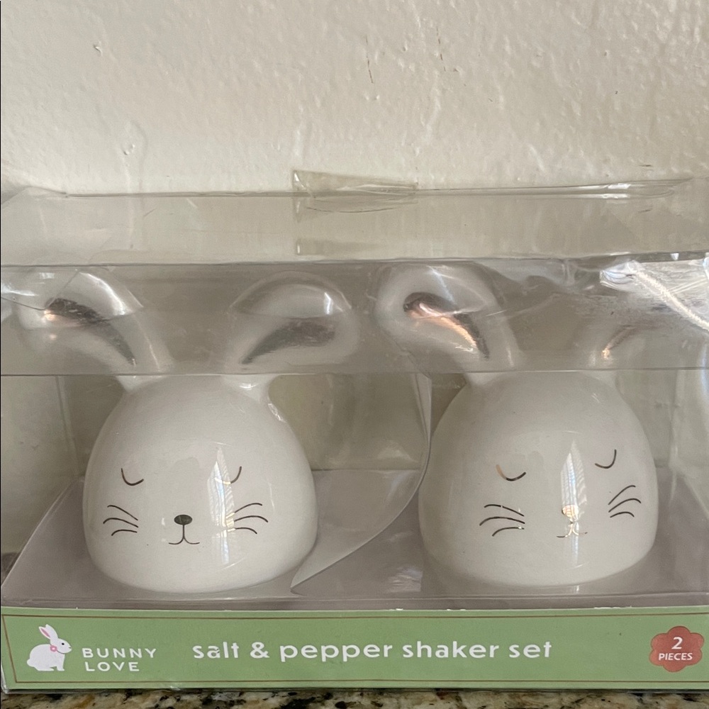 Easter/Spring Bunny White w/ Gold Salt & Pepper set